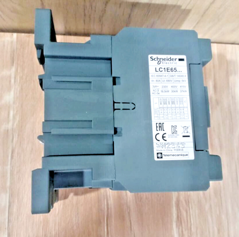 1PC-Schneider LC1E65M7 EasyPact TVS contactor 3P-AC-3= 440V 65A- 220V-NEW