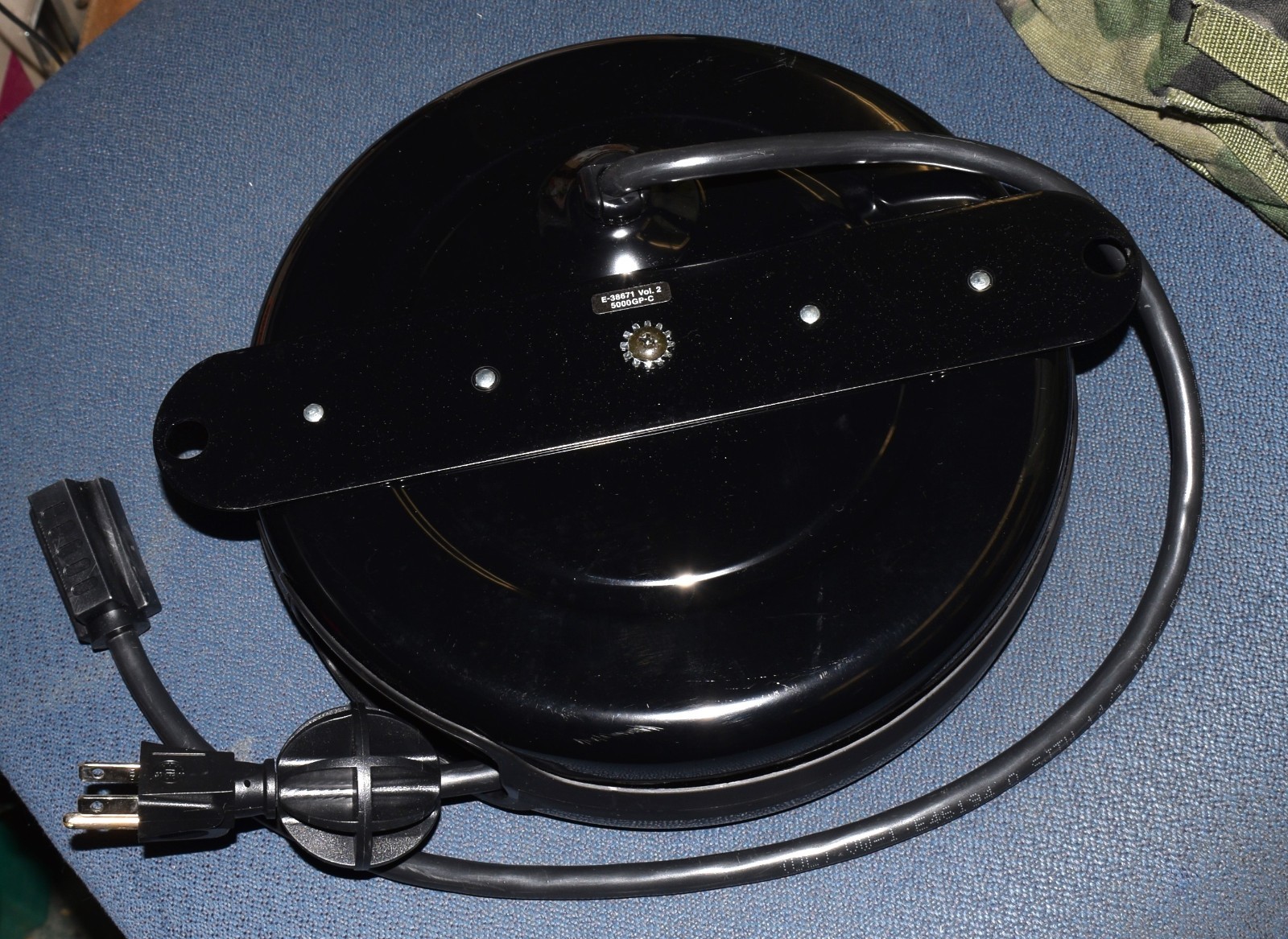 ALERT 20-FT REVERSE PLUG RETRACTABLE AC POWER CORD METAL CABLE REEL SIDE MOUNT