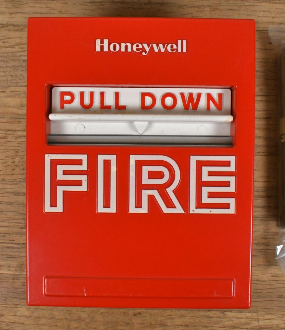 UNUSED IN BOX VTg Honeywell S464A Metal Pull Down Fire Alarm