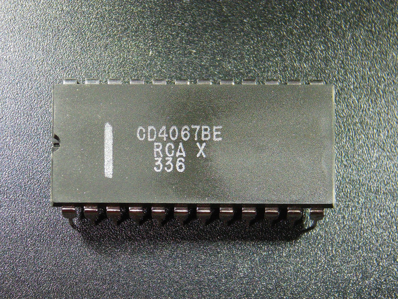 TEXAS INSTRUMENTS SEMI CD4067BE / CD4067BE (BRAND NEW) NOS