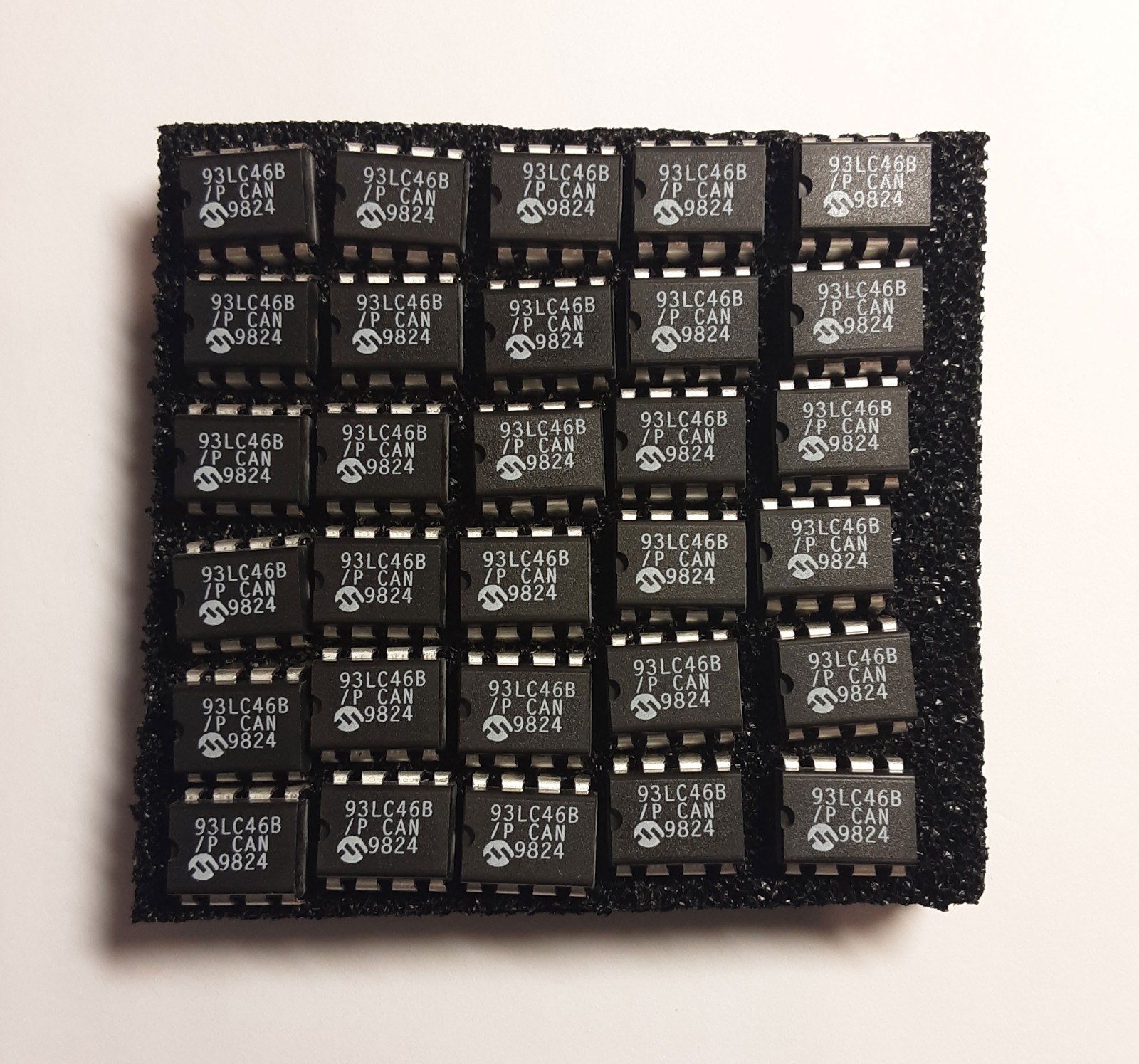 Microchip 93LC46B, 1 Kbit Serial EEPROM, Lot of 60 Pcs.