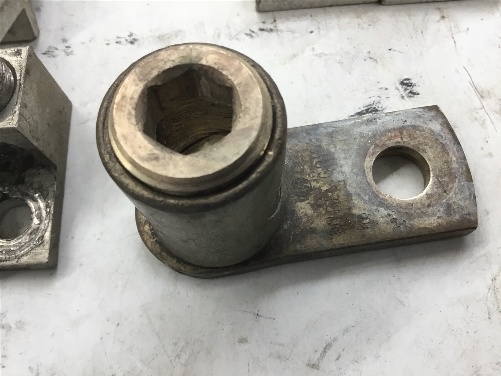 Lot Of 8–Various Size Lugs Selling As Pictured