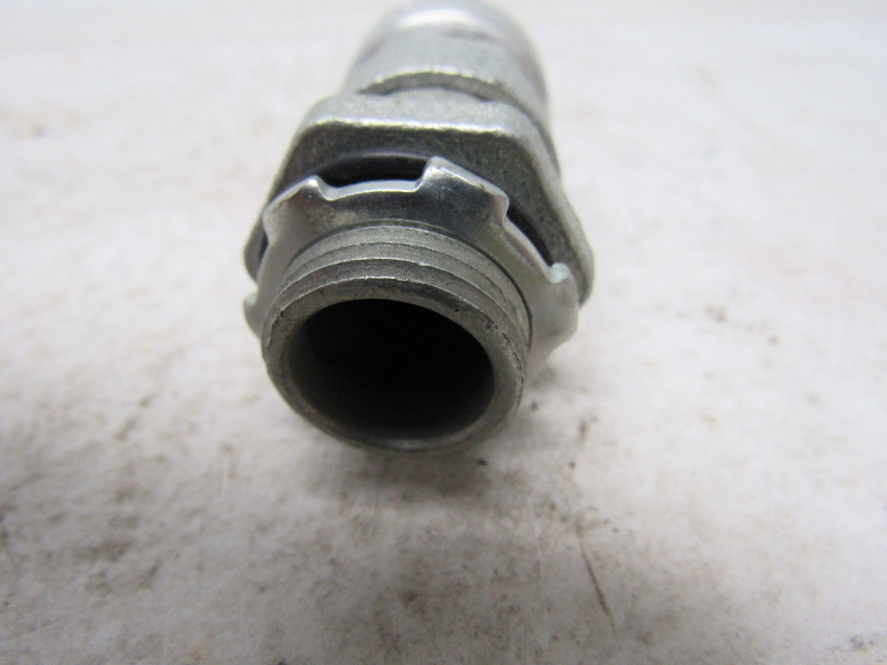 Bryant FC38 Cable Strain Relief 1/2″ Straight Male Connector Lot of 4
