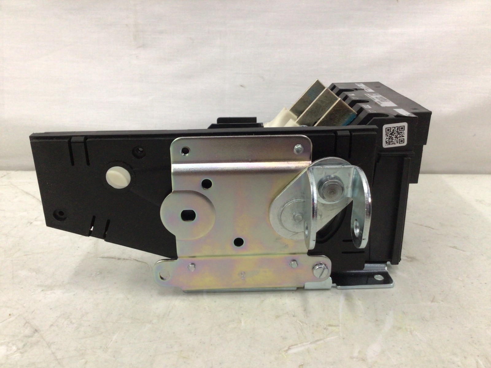 SQUARE D – 9422ATCN301 30A, 600V, no fuse 6 inch handle NEMA 4Disconnect Switch