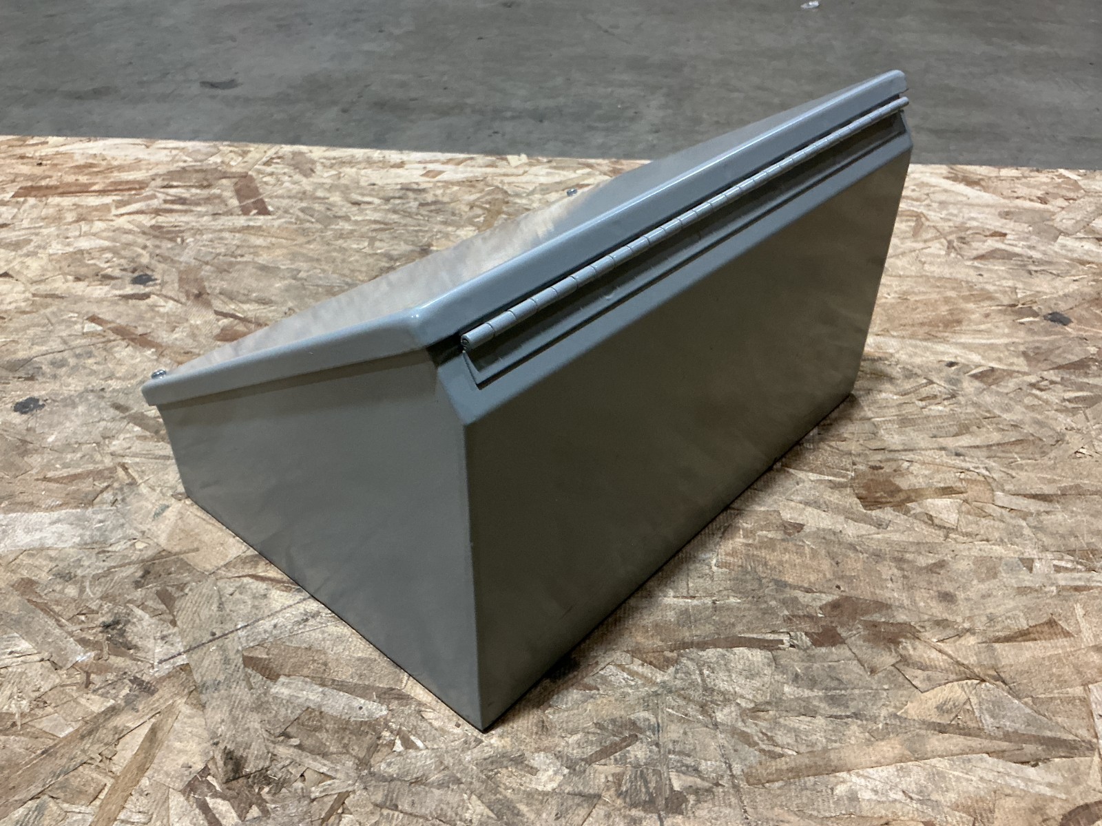 New nVent Hoffman C12C16 Consolet Enclosure Sloped Cover 12x16x9.09 Grey 59560