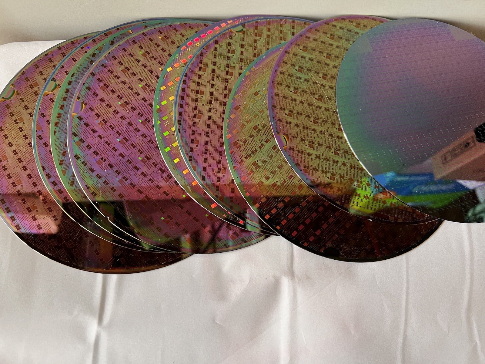 200 MM 8″ PATTERNED SILICON WAFERS, LOT OF 50