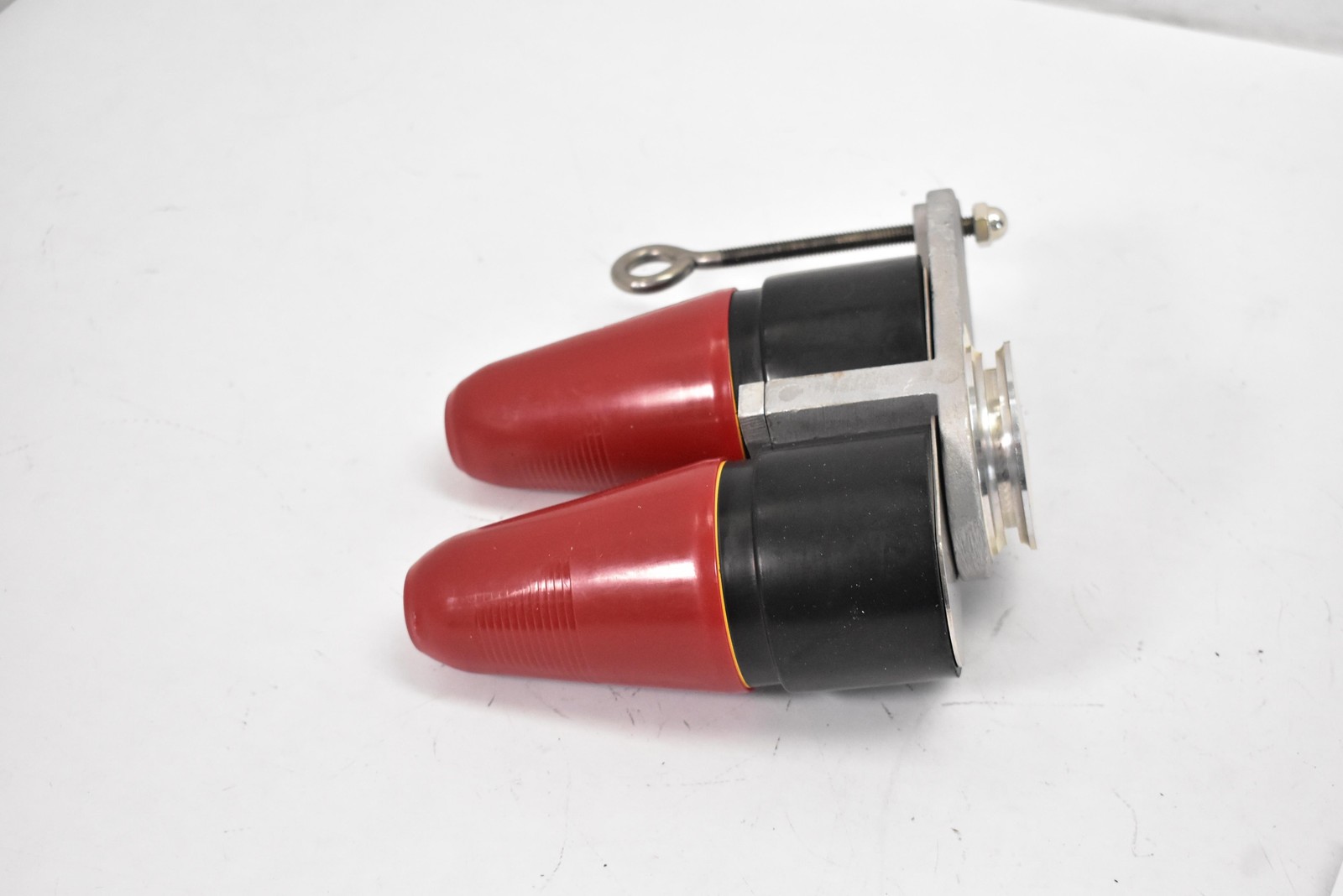 Hubbell IS200FT Loadbreak Connector 15kV 25/28kV 200A Feed-Thru Red Black