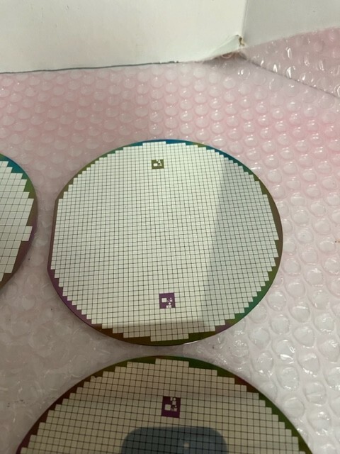 125 MM PATTERNED SILICON WAFERS, LOT OF 6