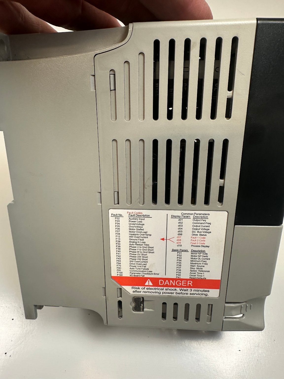 Allen-Bradley PowerFlex 4 VFD 22A-D2P3N104 1.0HP 3 Ph.,380-480v. TESTED