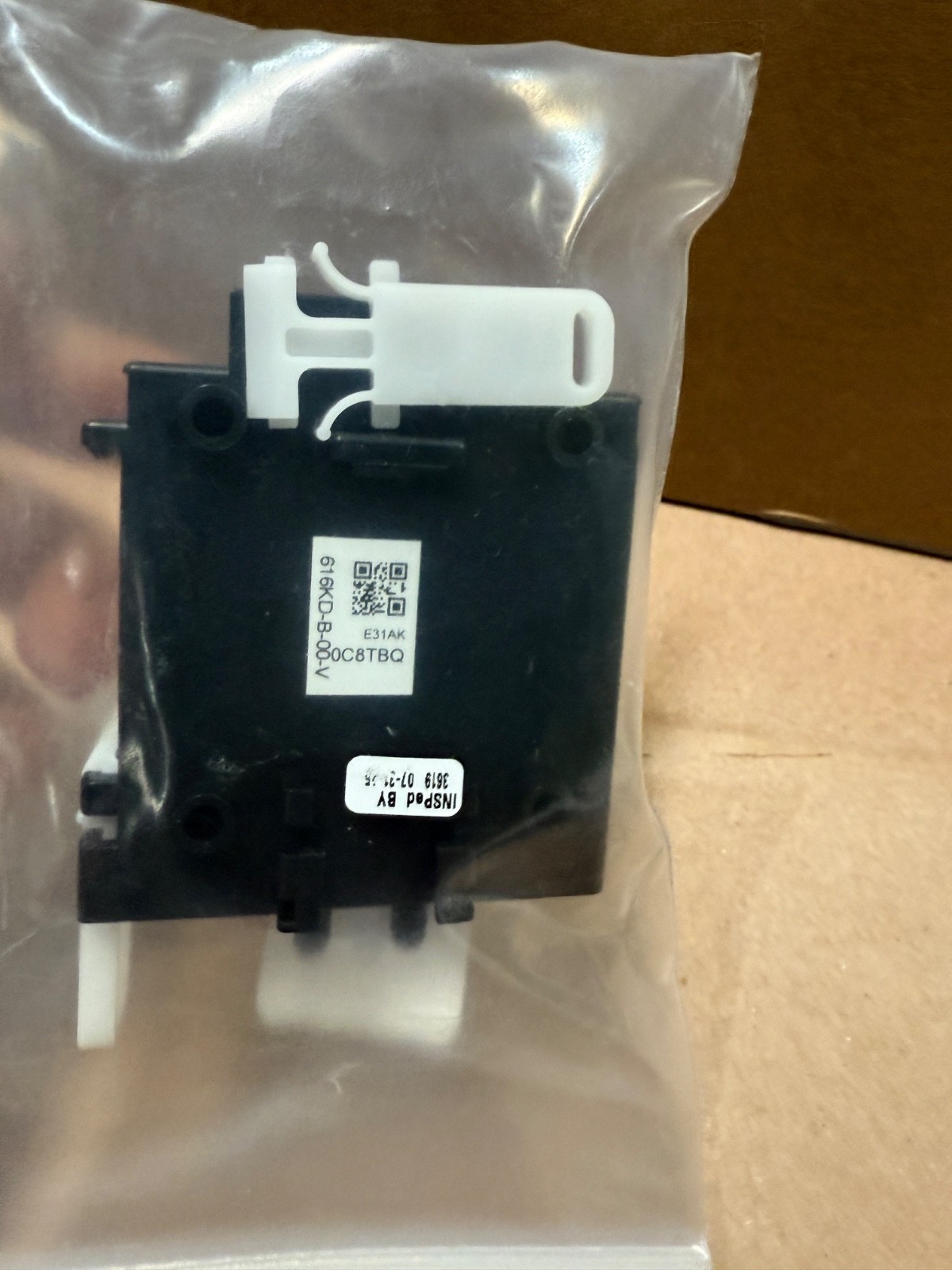 DWYER 616KD-B-00-V Pressure Transmitter NEW
