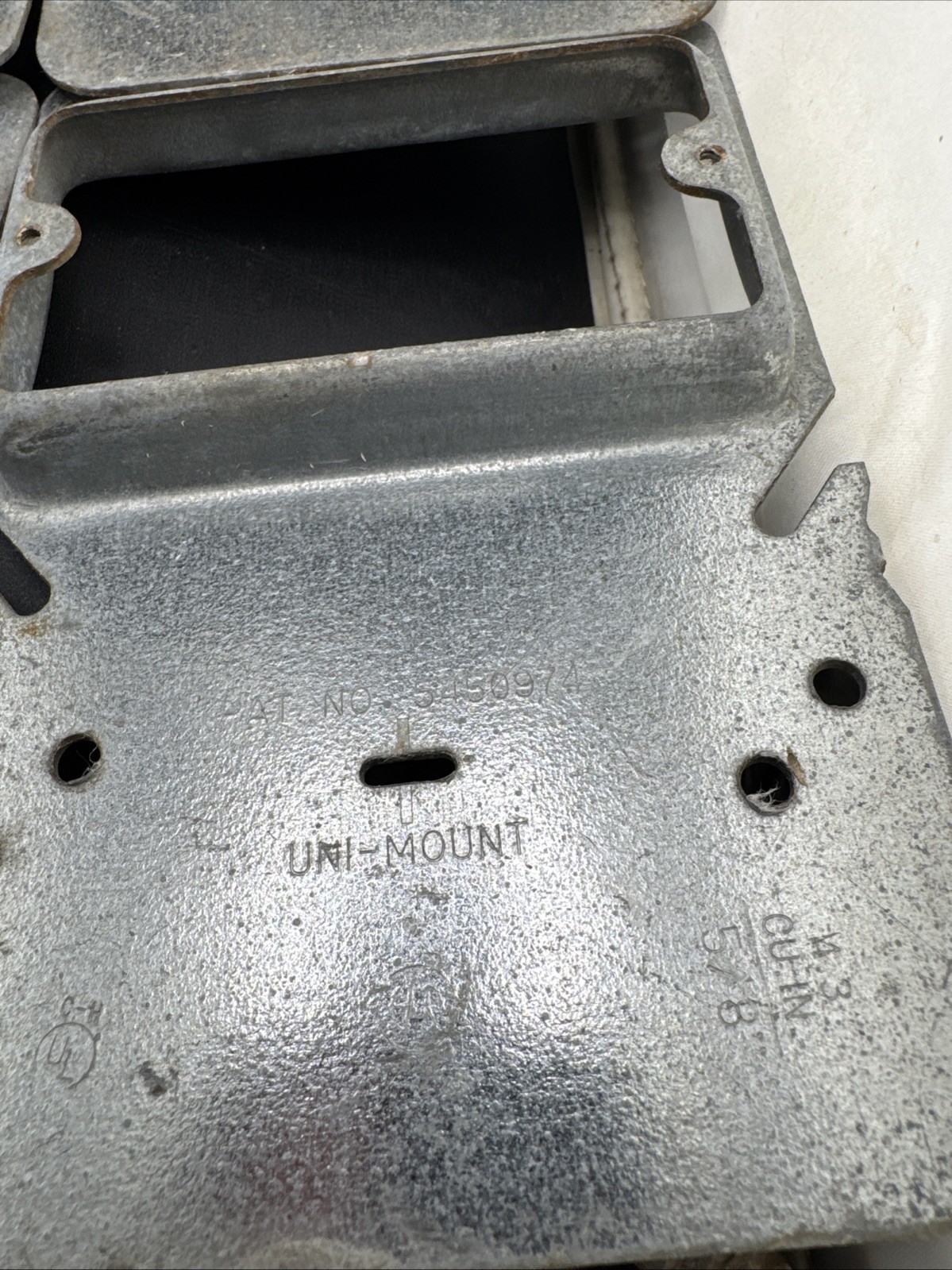 (8 Lot) Crouse Hinds TP31000 Steel 1-Gang Outlet Box Uni-Mount Cover 4″ x 5/8″