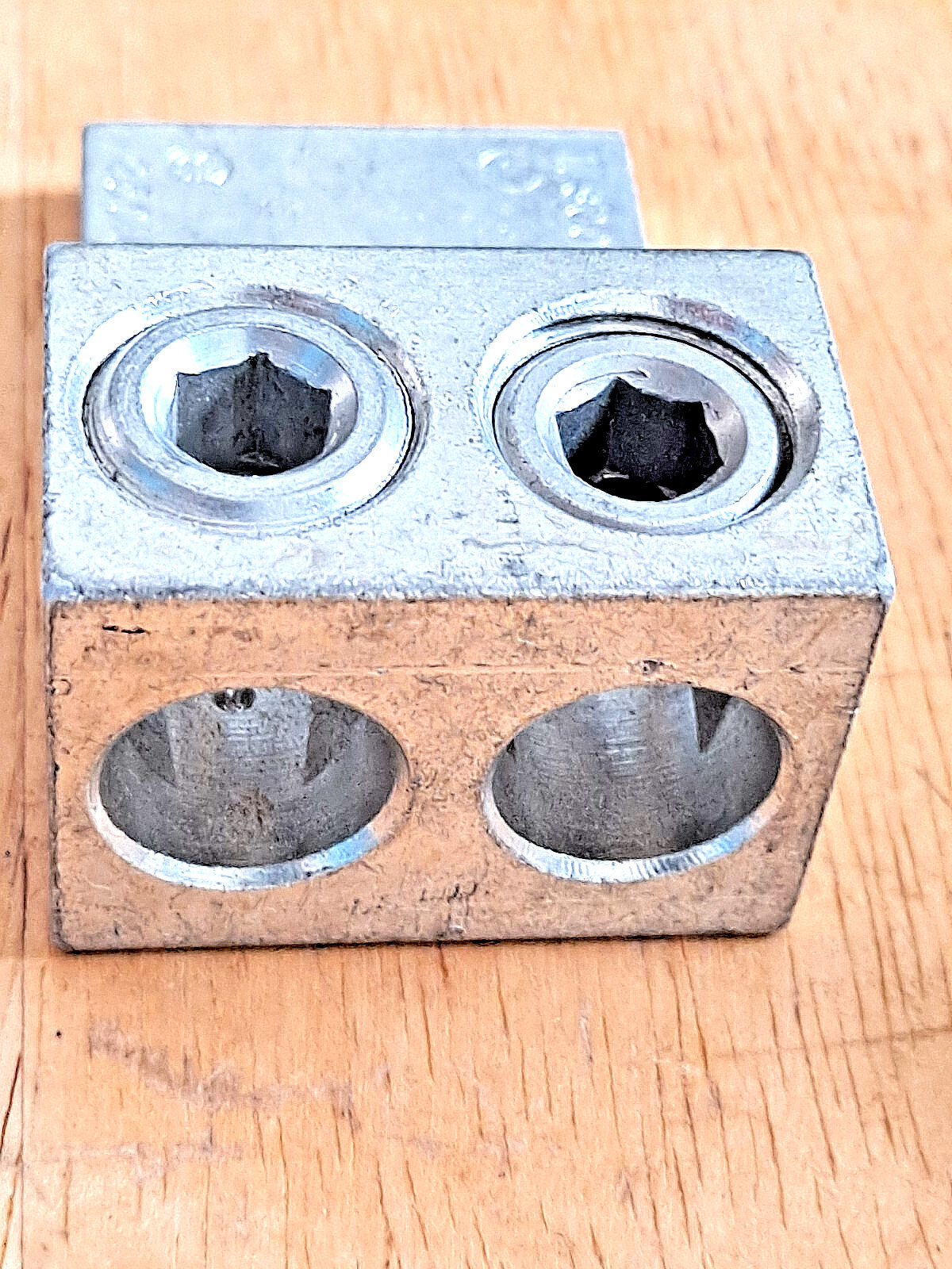 ILSCO D970 AU250 MECHANICAL LUG 250MCM-6 AL9CU NEW NOS FREE SHIPPING