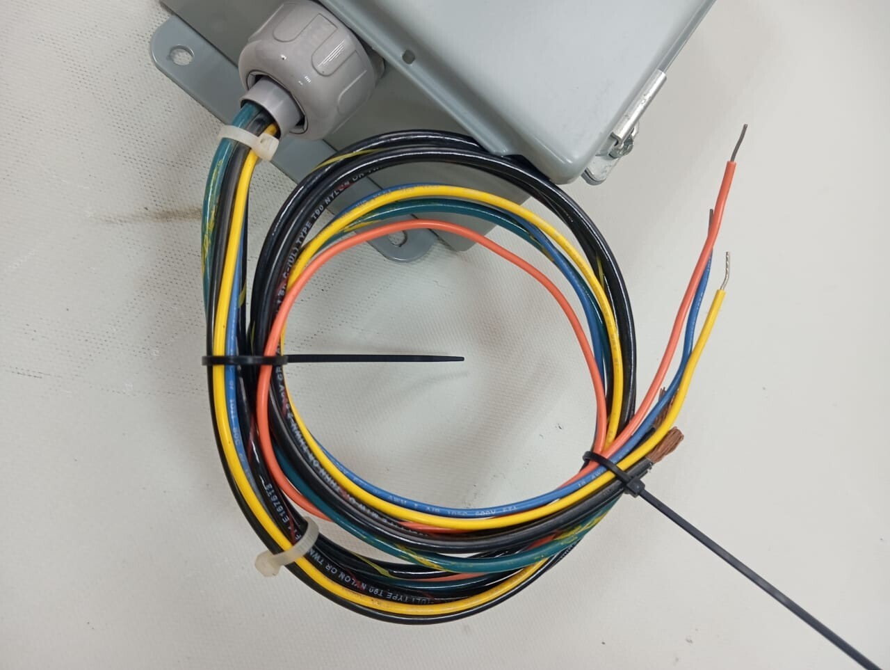 Emerson / 330 Surge Protective Device / 300 Series / 330DF08AWRL2S / IM480D160