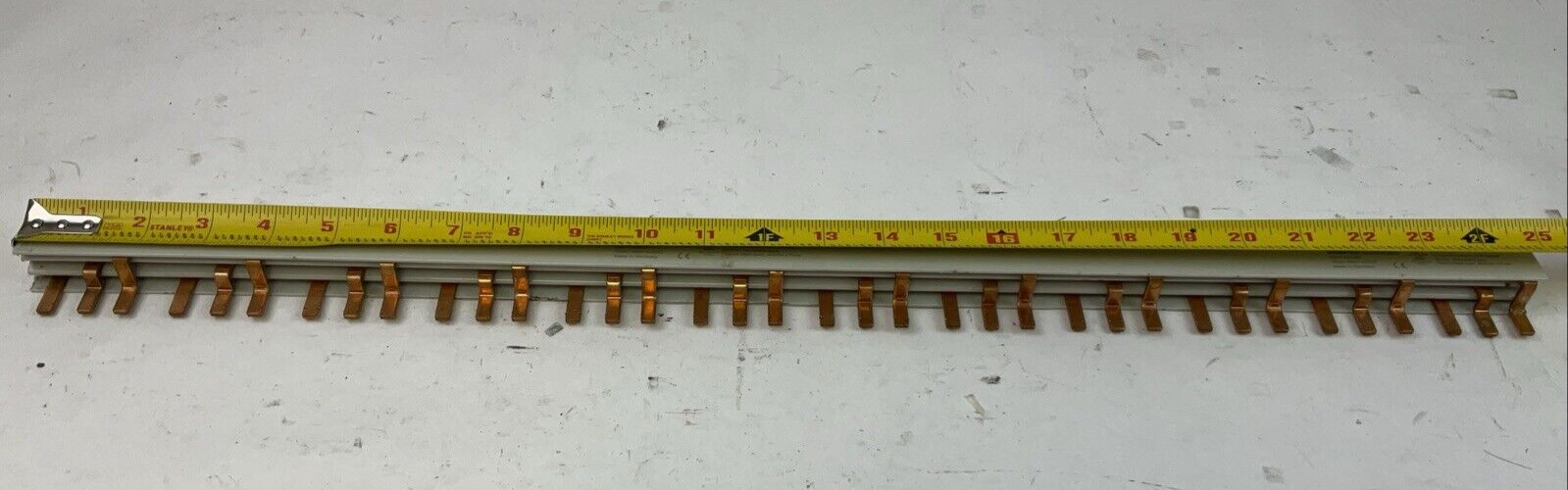 COOPER BUSSMANN BB3P100M57 25 INCHES 100A 600V FUSE BUSBAR CH SERIES
