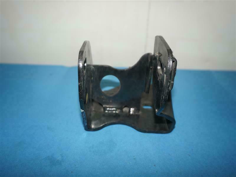 Ford B25D-39-080 B25D39080D Bracket
