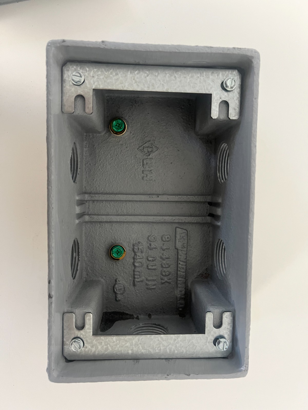 Wiremold 880CS2-1, Iron, 6-Knockout, 2-Gang, Fully Adjustable, Floor Box, GRAY