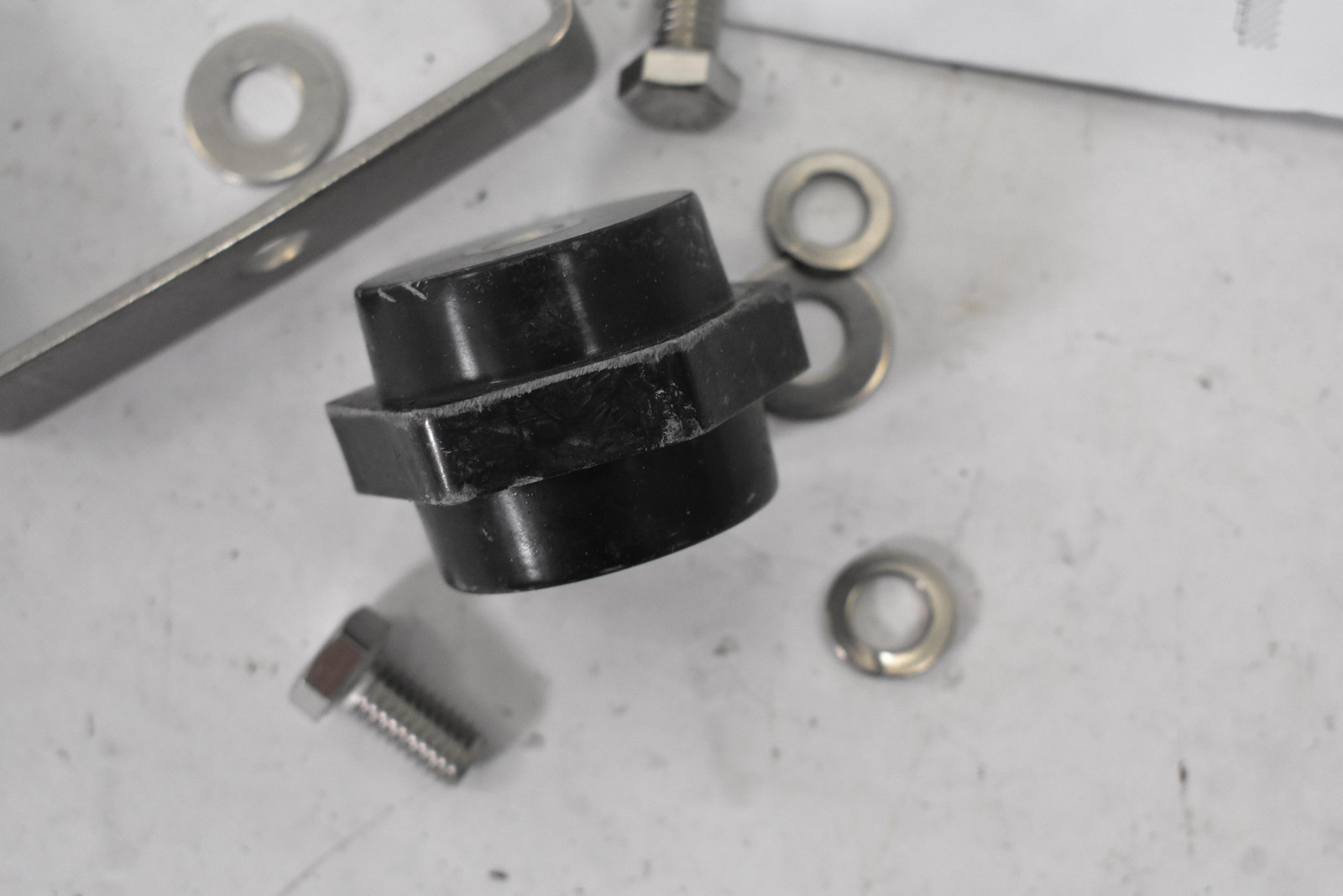 nVent Erico Grounding Busbar Mounting Polyamide/Stainless Steel B548A42