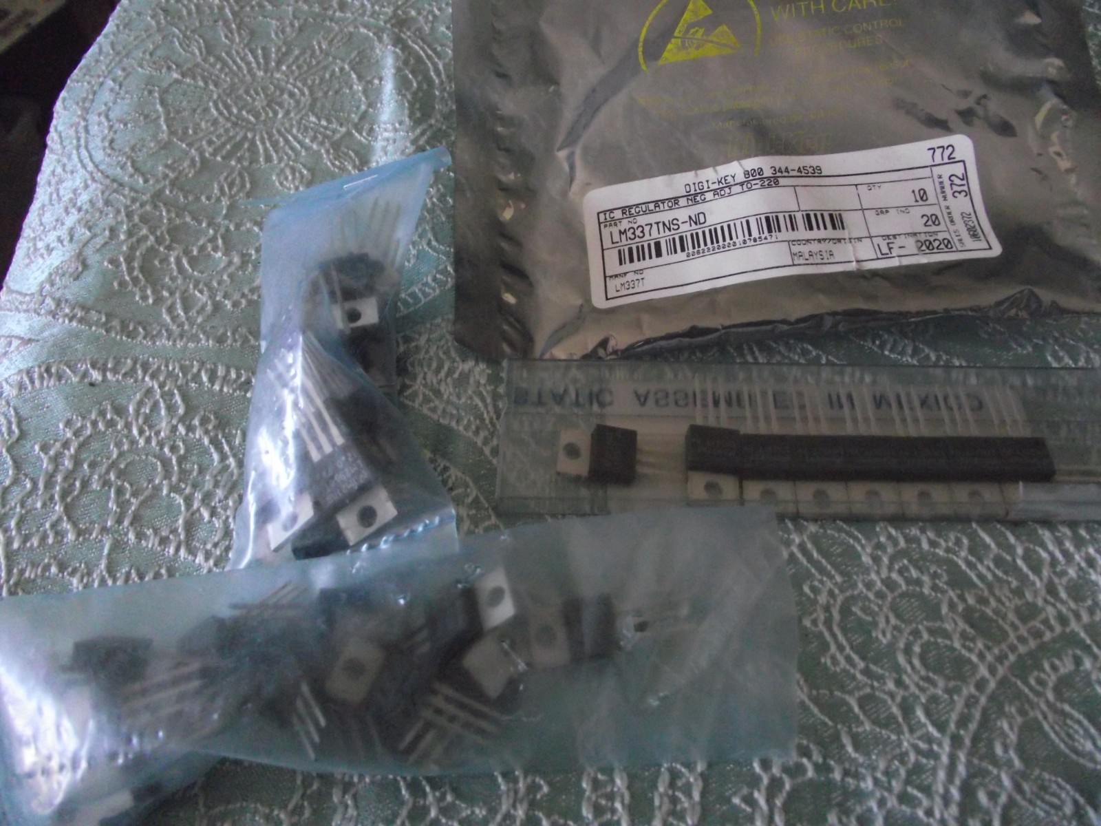 LOT OF 50 IC REGULATORS LM337TNS -ND NEG ADJ TO-220 MALAYSIA.