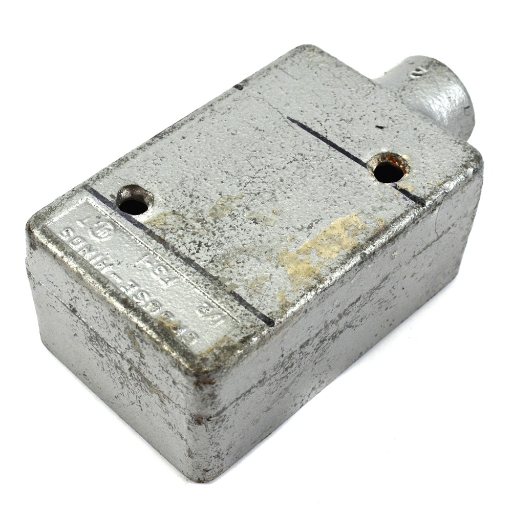 Crouse-Hinds 1/2″ FS1 Cast Iron Outlet Box w/ Hubbell 3P4W 50A 250V Receptacle