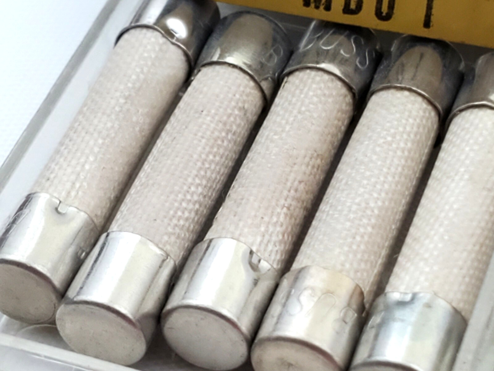 Lot of 17 Bussmann MBO1 Fast Acting 1 Amp 1/4″ x 1-1/4″ Ceramic Fuses Vintage