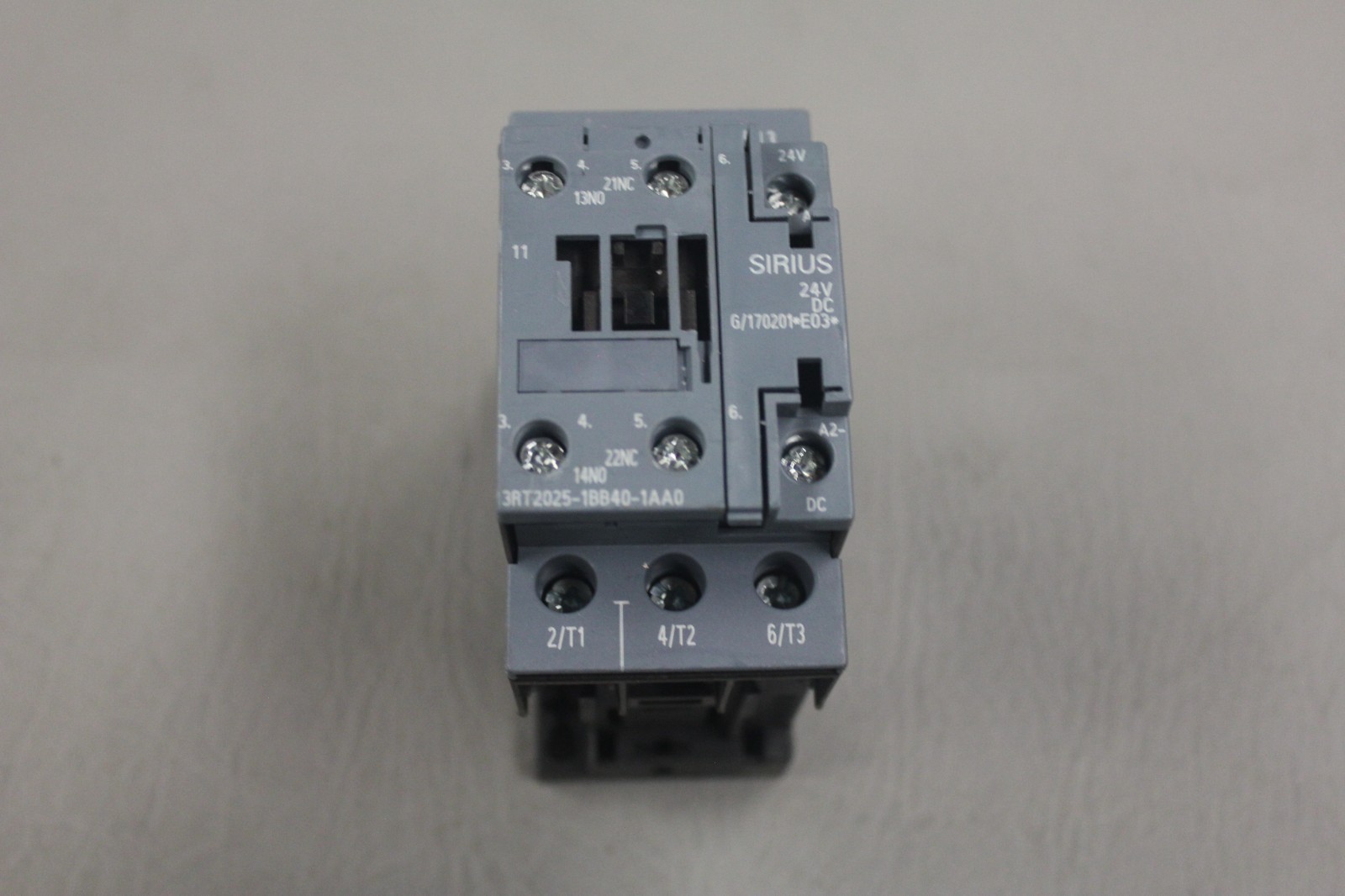 UNUSED SIEMENS SIRIUS POWER CONTACTOR 3RT2025-1BB40-1AA0