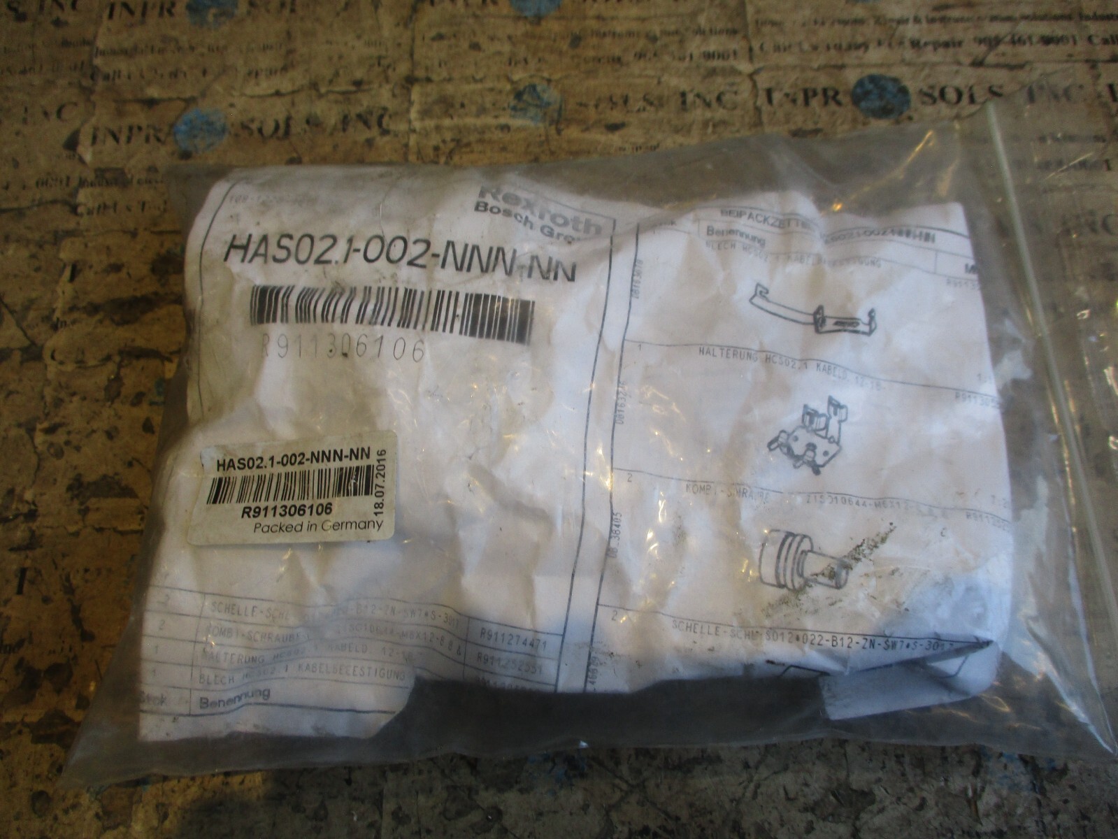 BOSCH Rexroth HAS02.1-002-NNN-NN Drive Connection, plate Cable Support Kit *NEW*
