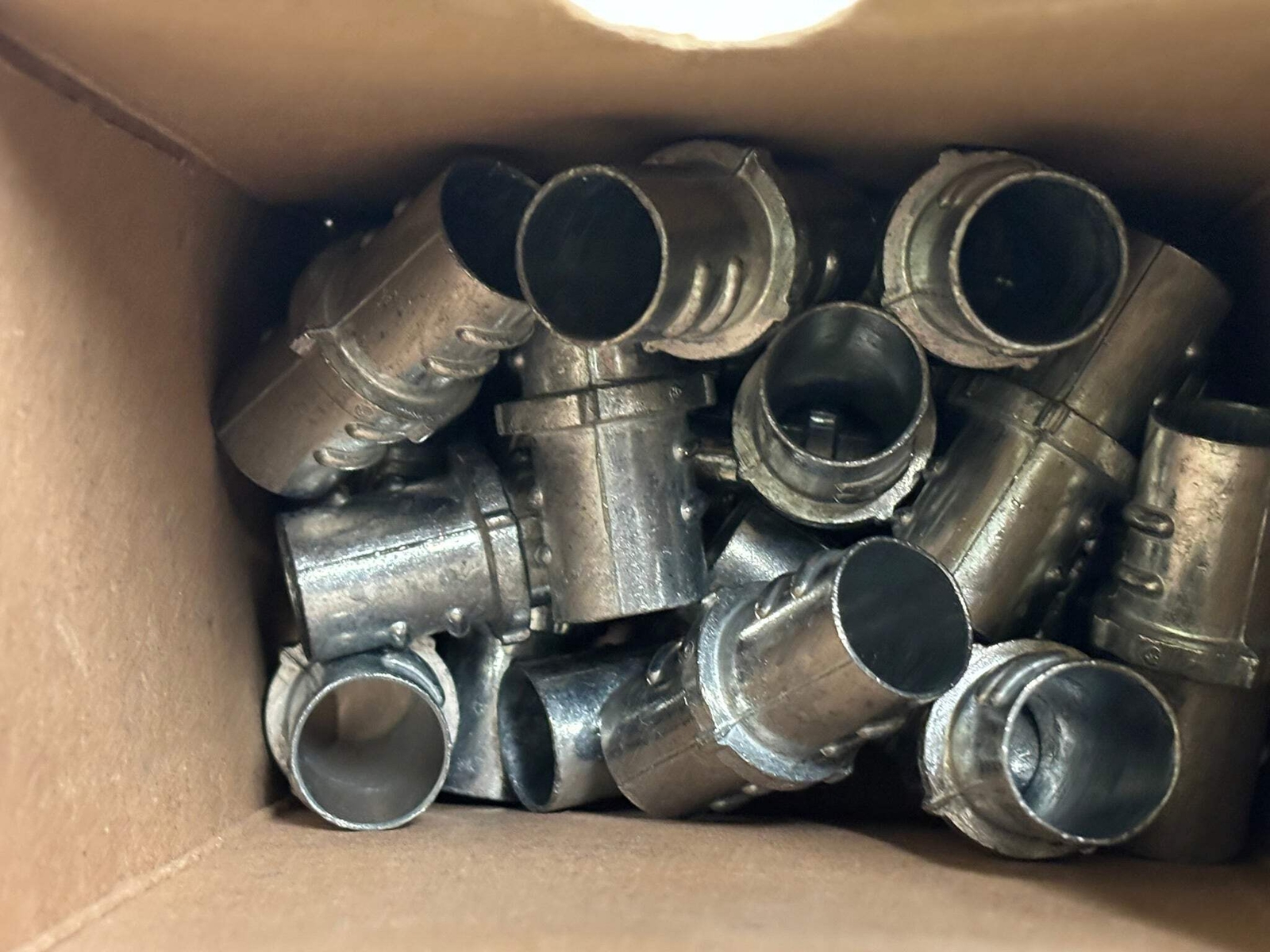 23 PK Arlington GFC75 3/4″ Screw-In Connector for Flexible Metal Conduit