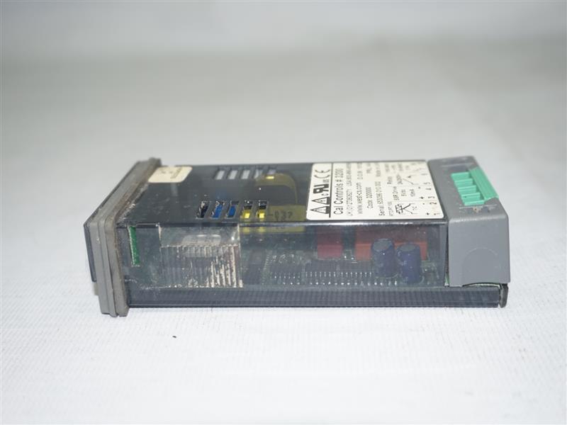 Cal Controls 3200 Temperature Controller 2A 250V 100-240V w/o Buttons AS IS
