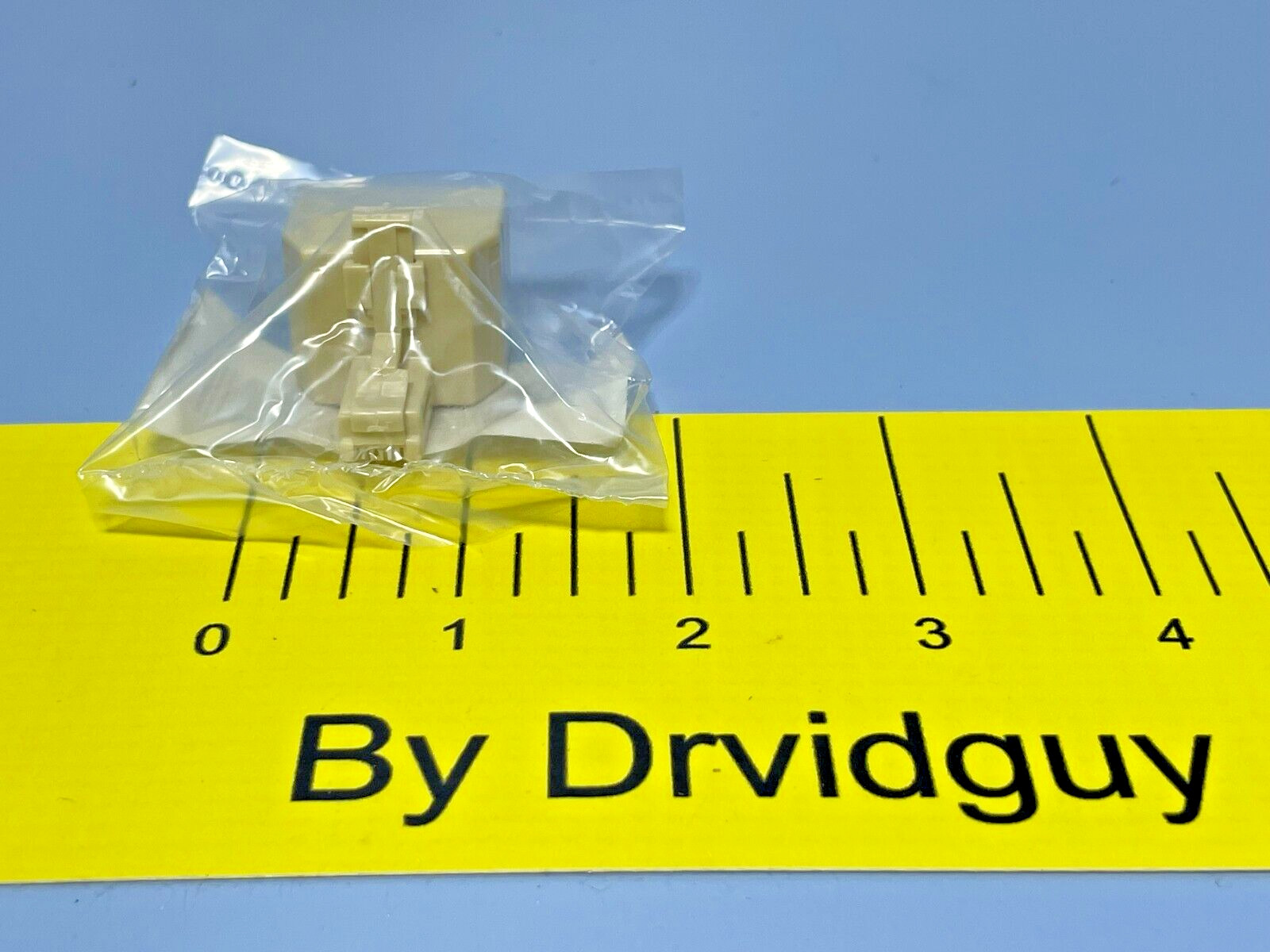 Box of 10 Perfect Vision PVDA20 Adapter, Modular Duplex; Ivory