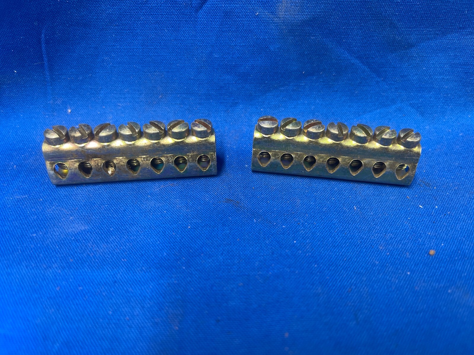 GE GROUND BAR 7 POSITION 2″LENGTH 1/2″WIDTH 3/4″HEIGHT 7SMALL HOLES LOT OF 2