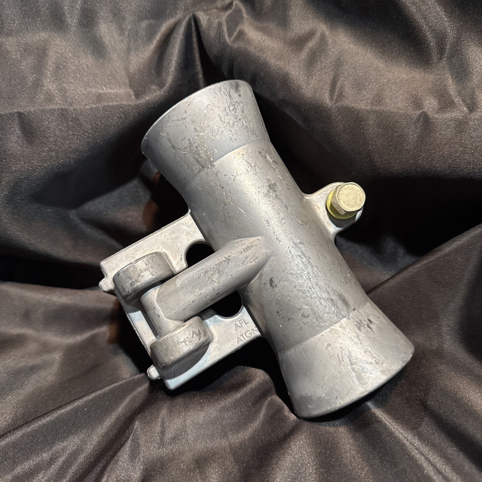 AFL ADSS ATGN726/775 SINGLE ALUMINUM TRUNNION ASSEMBLY FIBER OPTIC CABLE SUPPORT