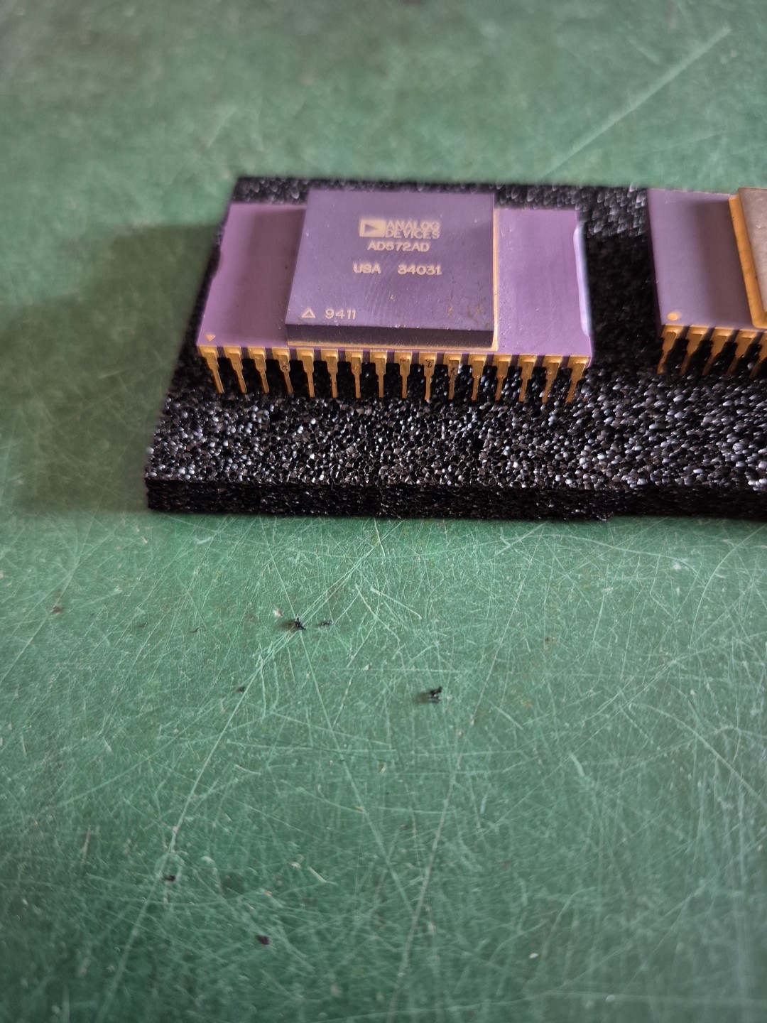 AD572AD ANALOG DEVICES LOT OF 2 AS PICTURED