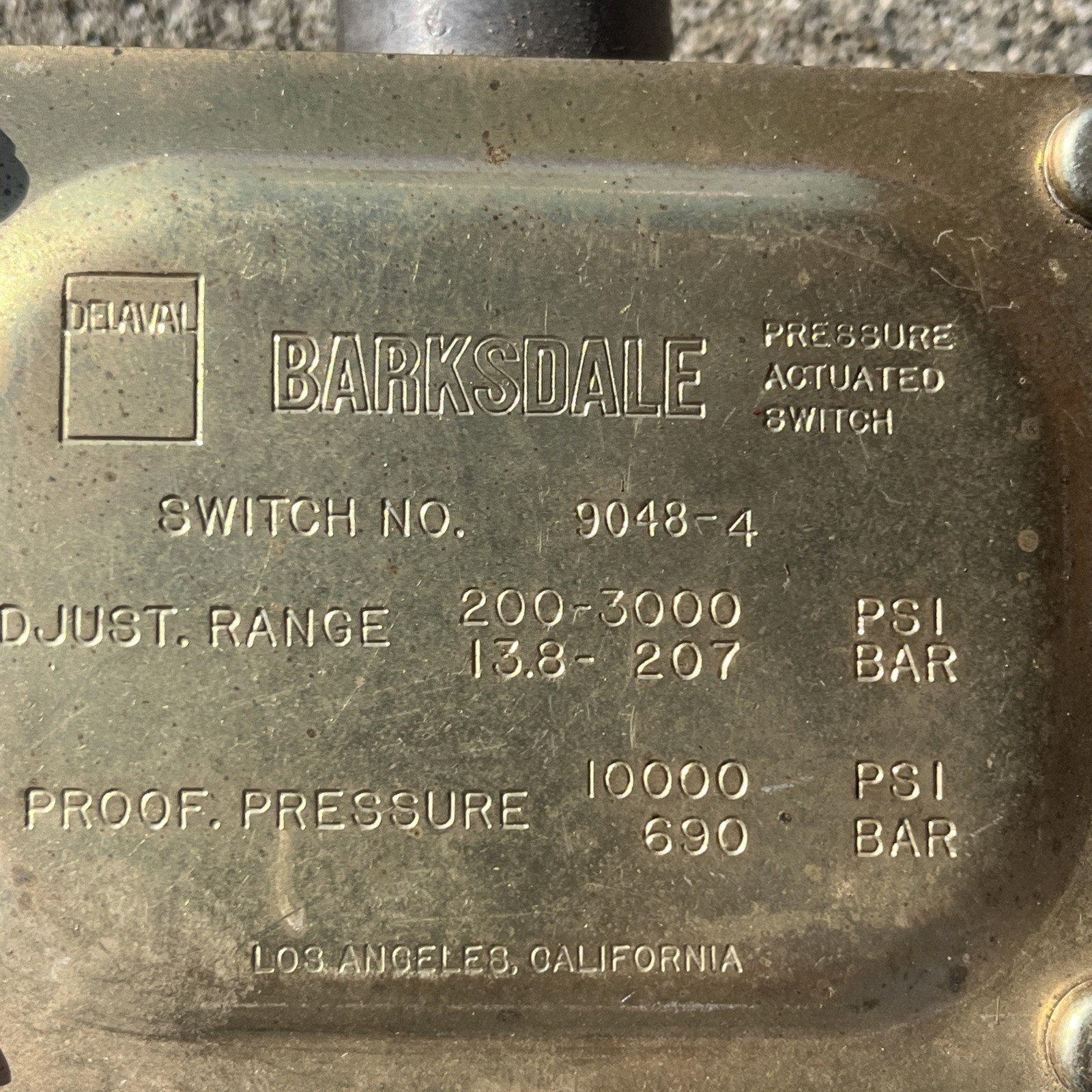 Barksdale 9048-4 pressure Actuated switch 200-3000 Psi NOS