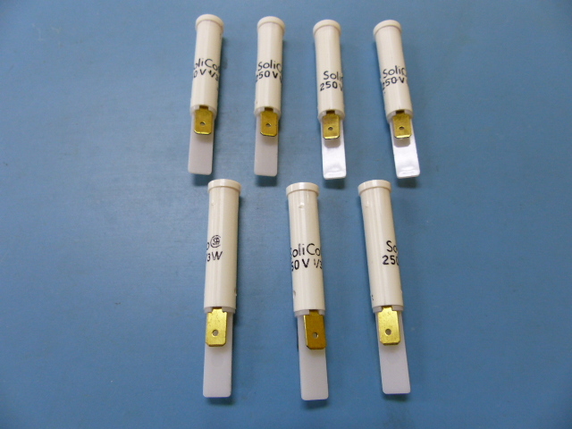 SOLICO 2452-3-10-20110 Qty of 7 per Lot 250V RED INDICATOR LIGHTS 1/3W WITH TA