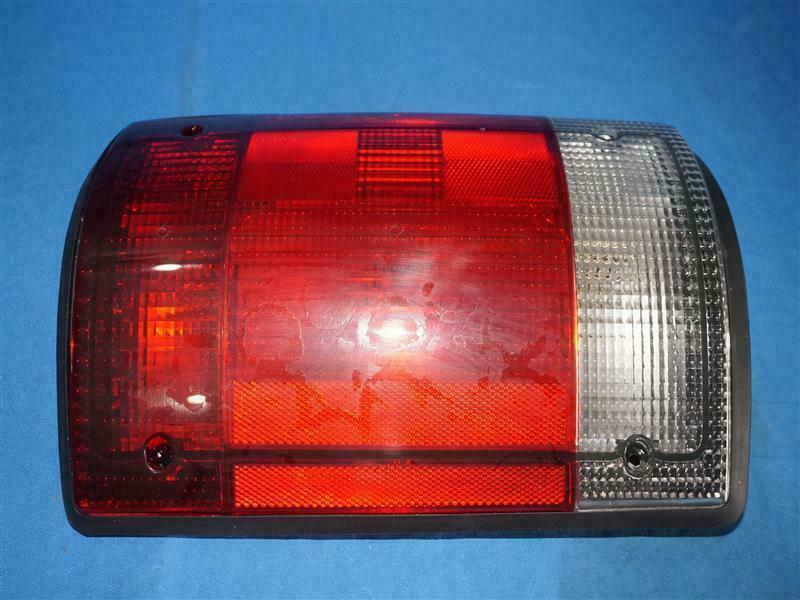 Ford F5UZ-13405-A F5UZ13405A Lamp NEW NOB