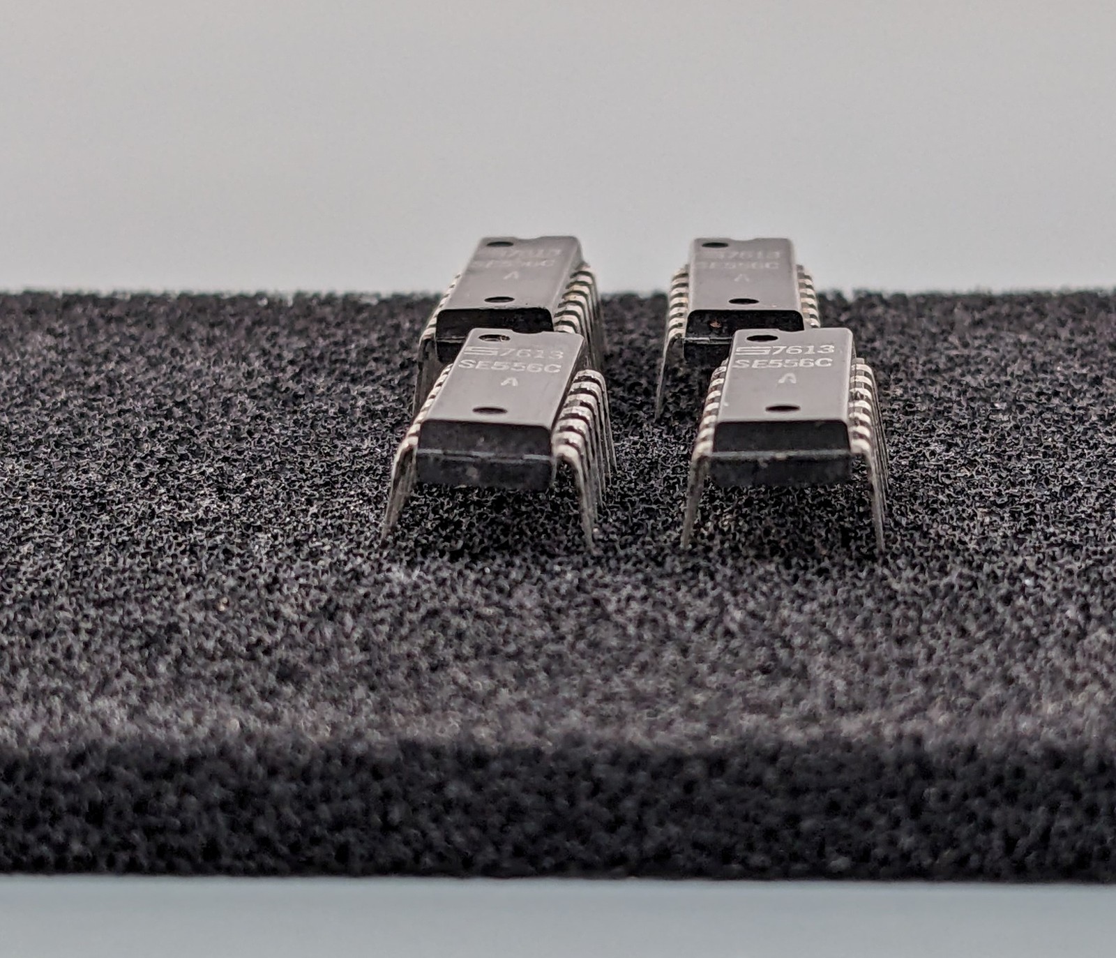 (4) 556 Dual Timer ICs ~ Signetics SE556C – Full -55C to 125C