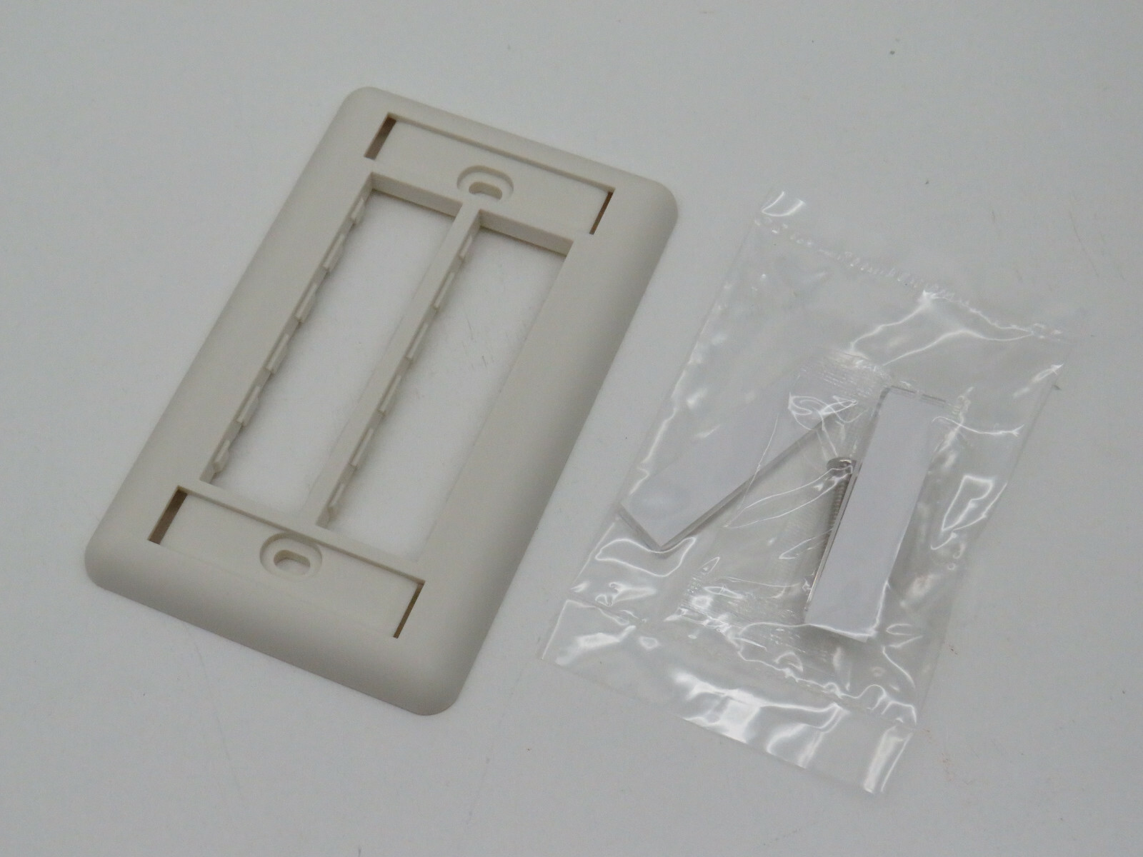 (10-Pack) Ortronics OR-40300545 Trac Jack Faceplate 1-Gang 6-Port Fog White