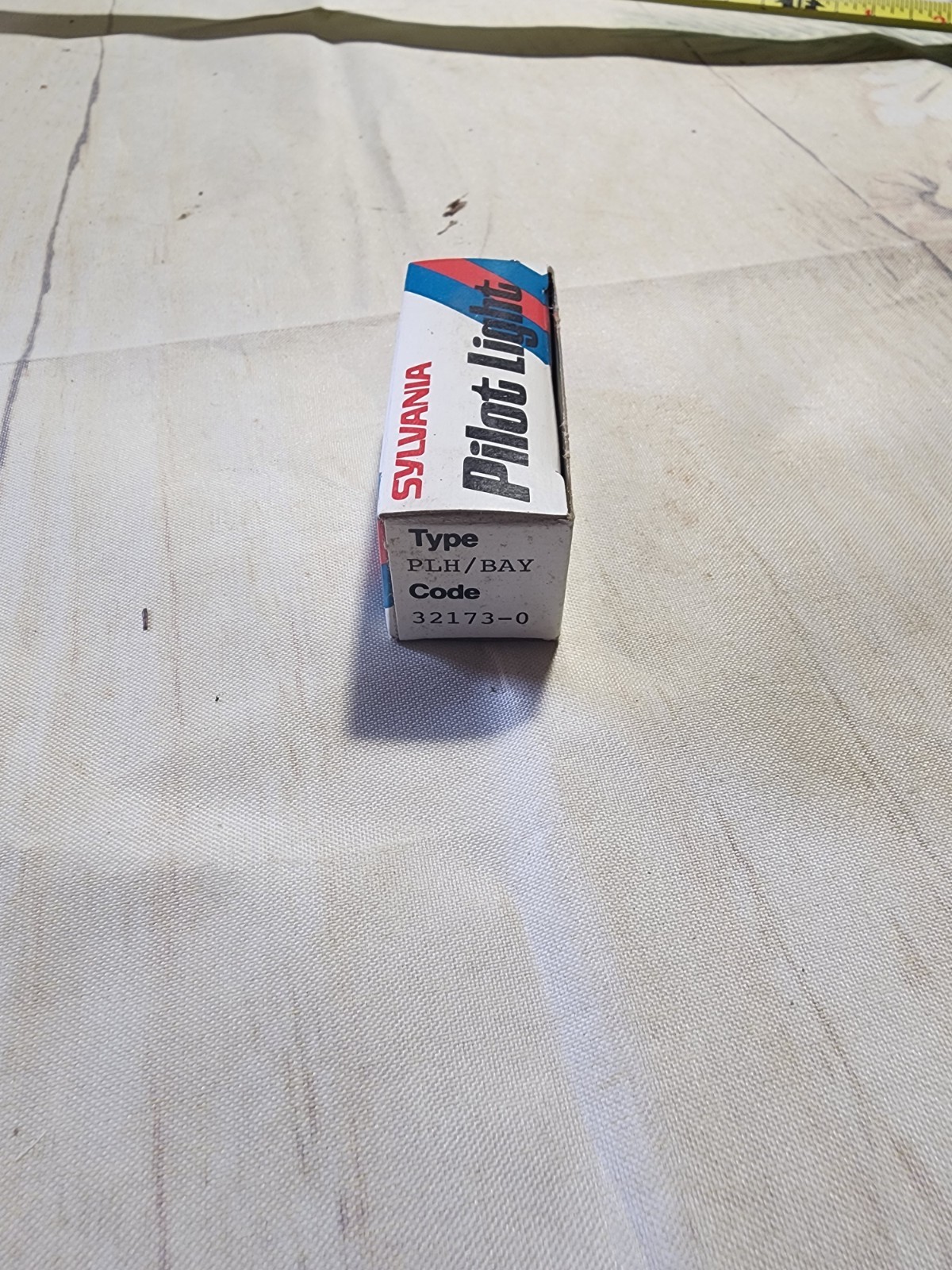 Sylvania # 32173 662D Pilot Light Lamp Holder 120 VAC