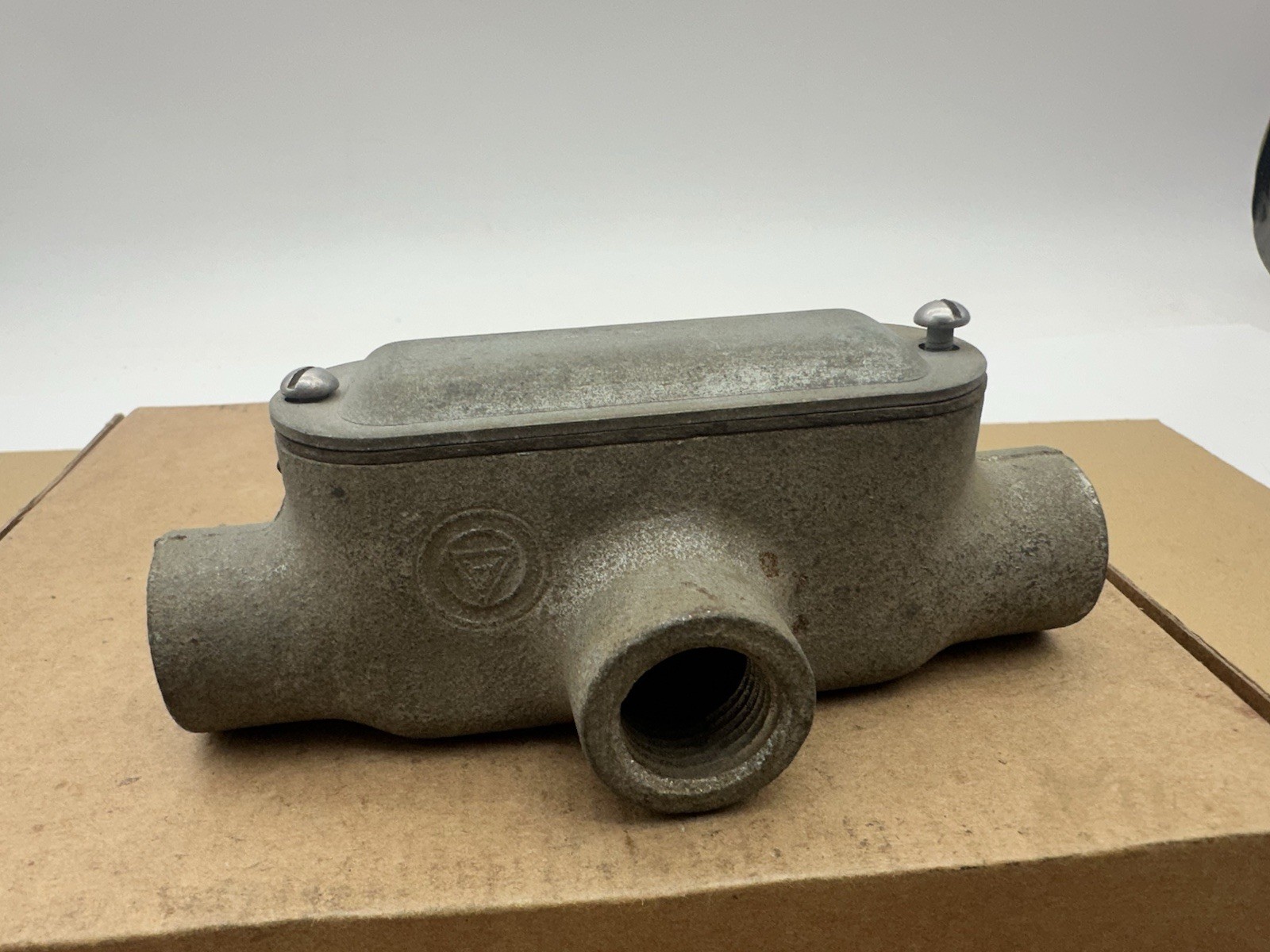 Appleton 1/2″ Mall Iron Form 35 Unilets 1/2 T No Box – Appears Possibly Unused