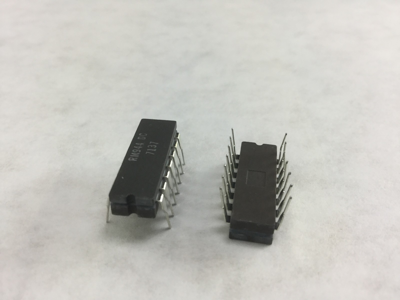 RM944 DC Integrated Circuit 14 Pin Lot of 15