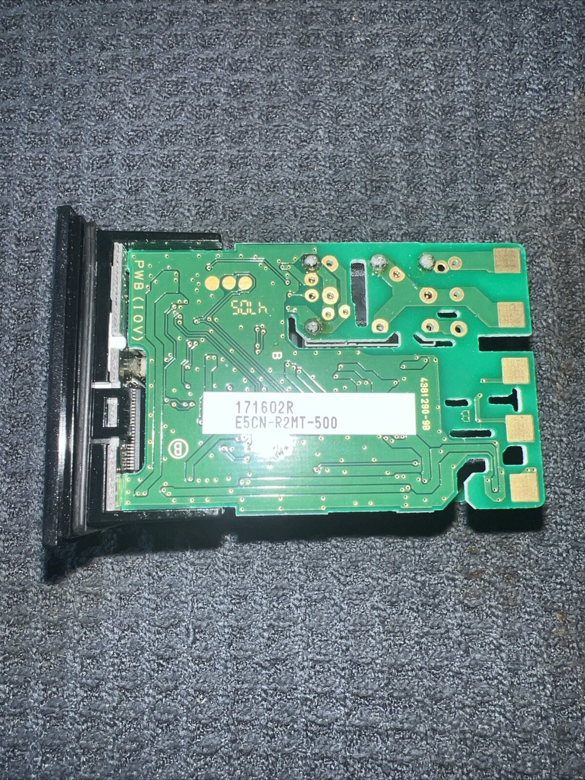 OMRON Temperature Controller E5CN-R2MT-500 100-240V