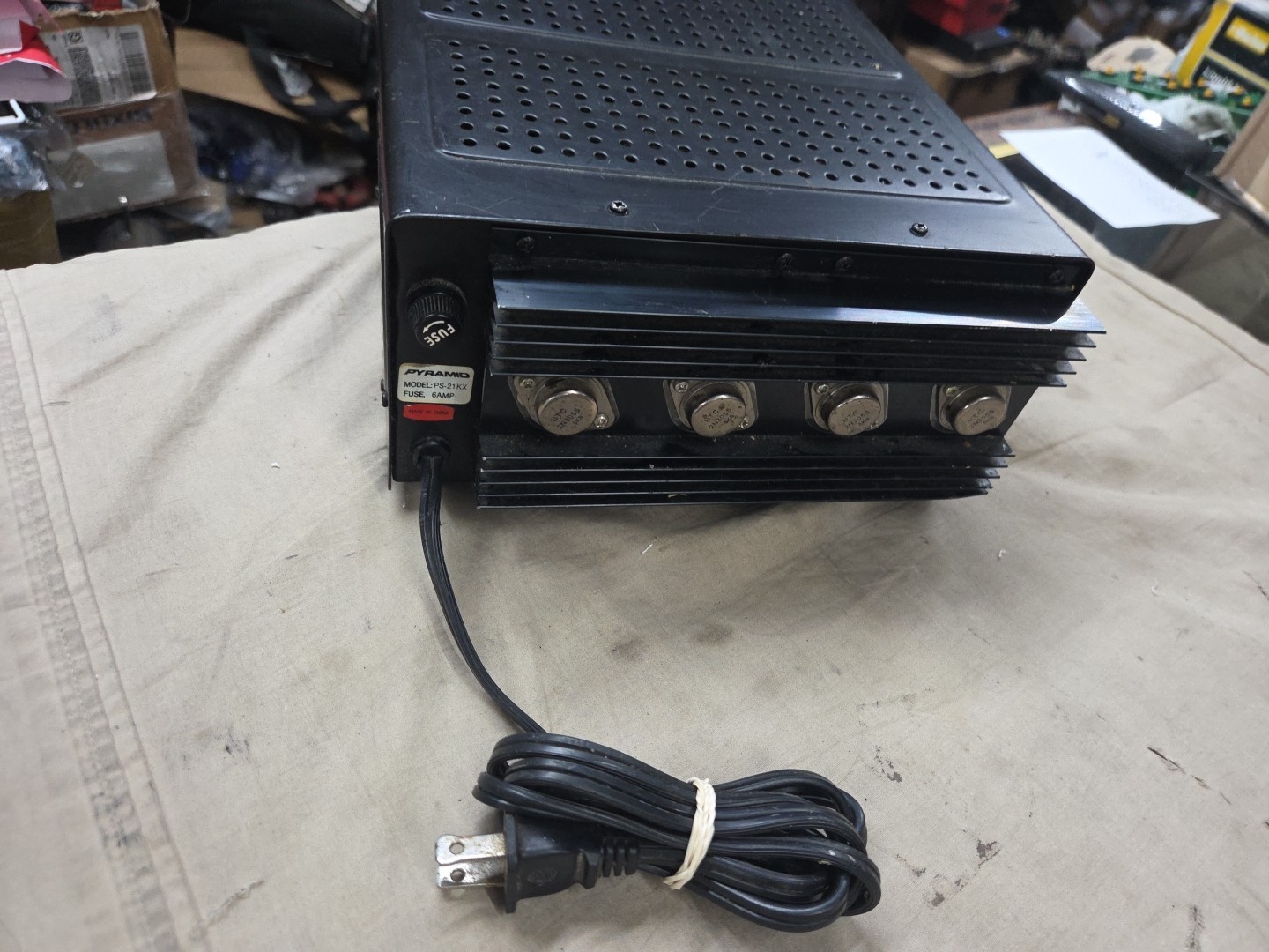 PYRAMID PS-21KX REGULATED POWER SUPPLY Free Shipping!!