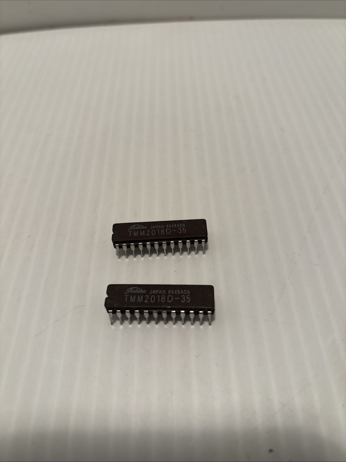 2 PCS Lot Toshiba Resistor TMM2018D-35 Never Used (b3)