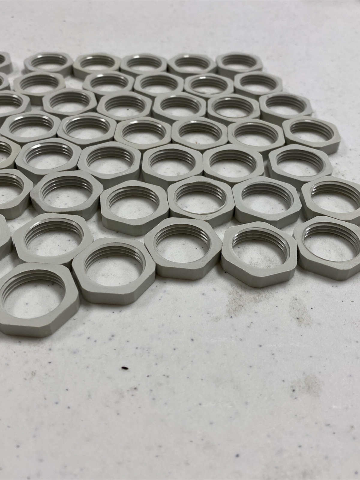 New Lot Of (50) Altech Corp. Schlemmer 7211981 Gegenmutter M20 Locknut Hellgrau