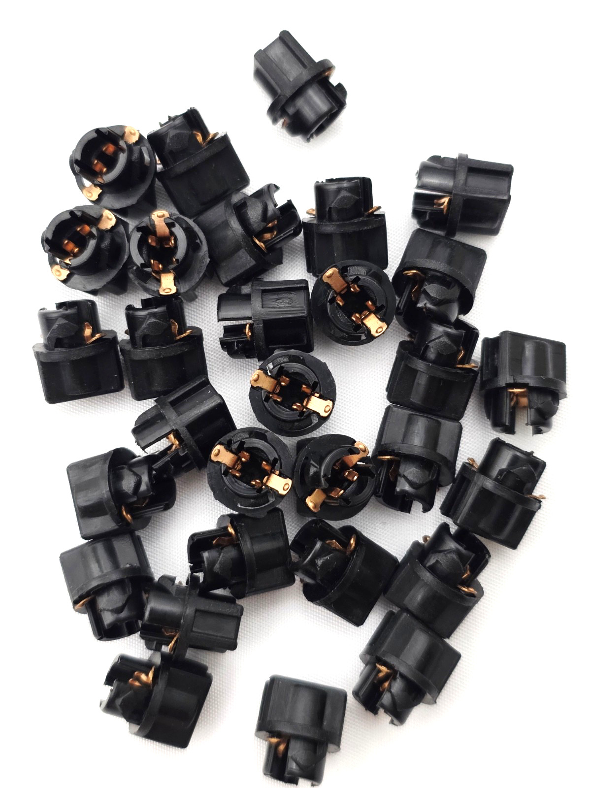Lot of 30 CEC Replacement Sockets For T1-1/2 Twist Lock Wedge Base Lamp Sockets