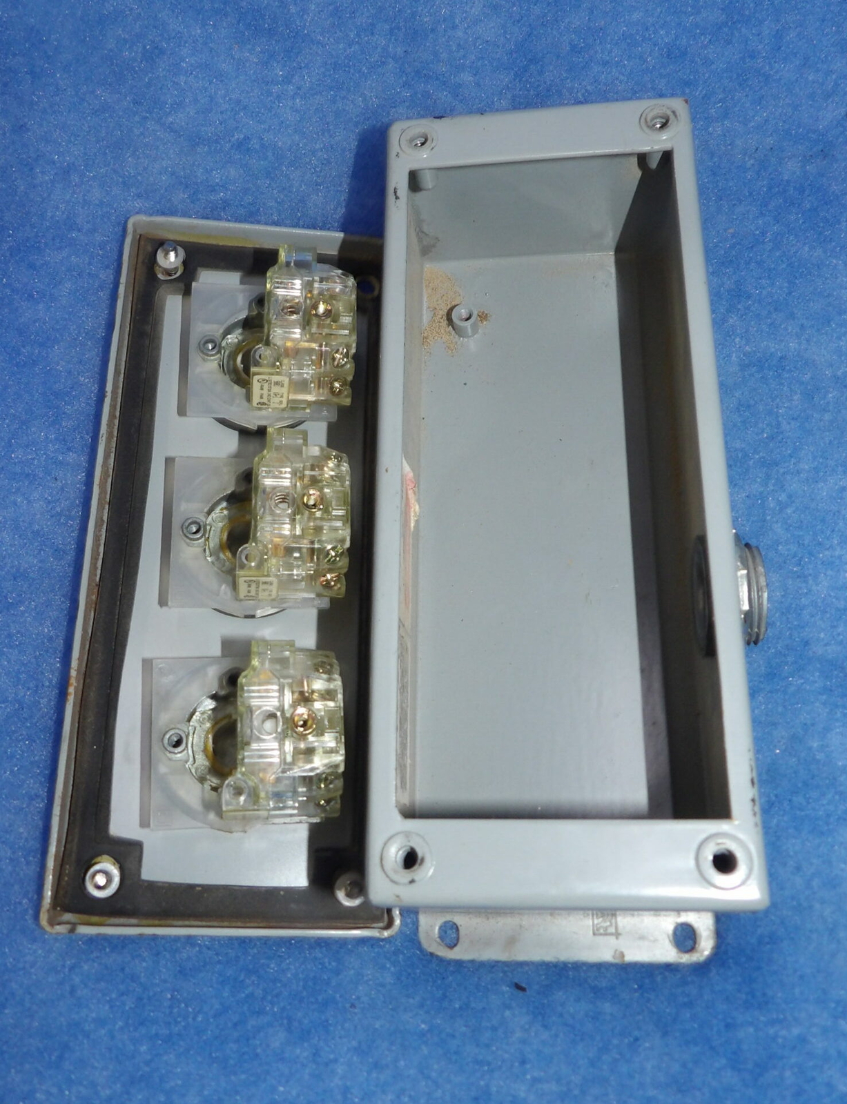 Hoffman E-3PB 9001 KA-1 SERIES J Pushbutton Switch + 1 Year Warranty