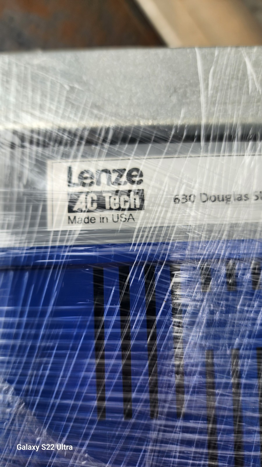 LENZE ESV751N02YXB / ESV751N02YXB Servo inverter (BRAND NEW)