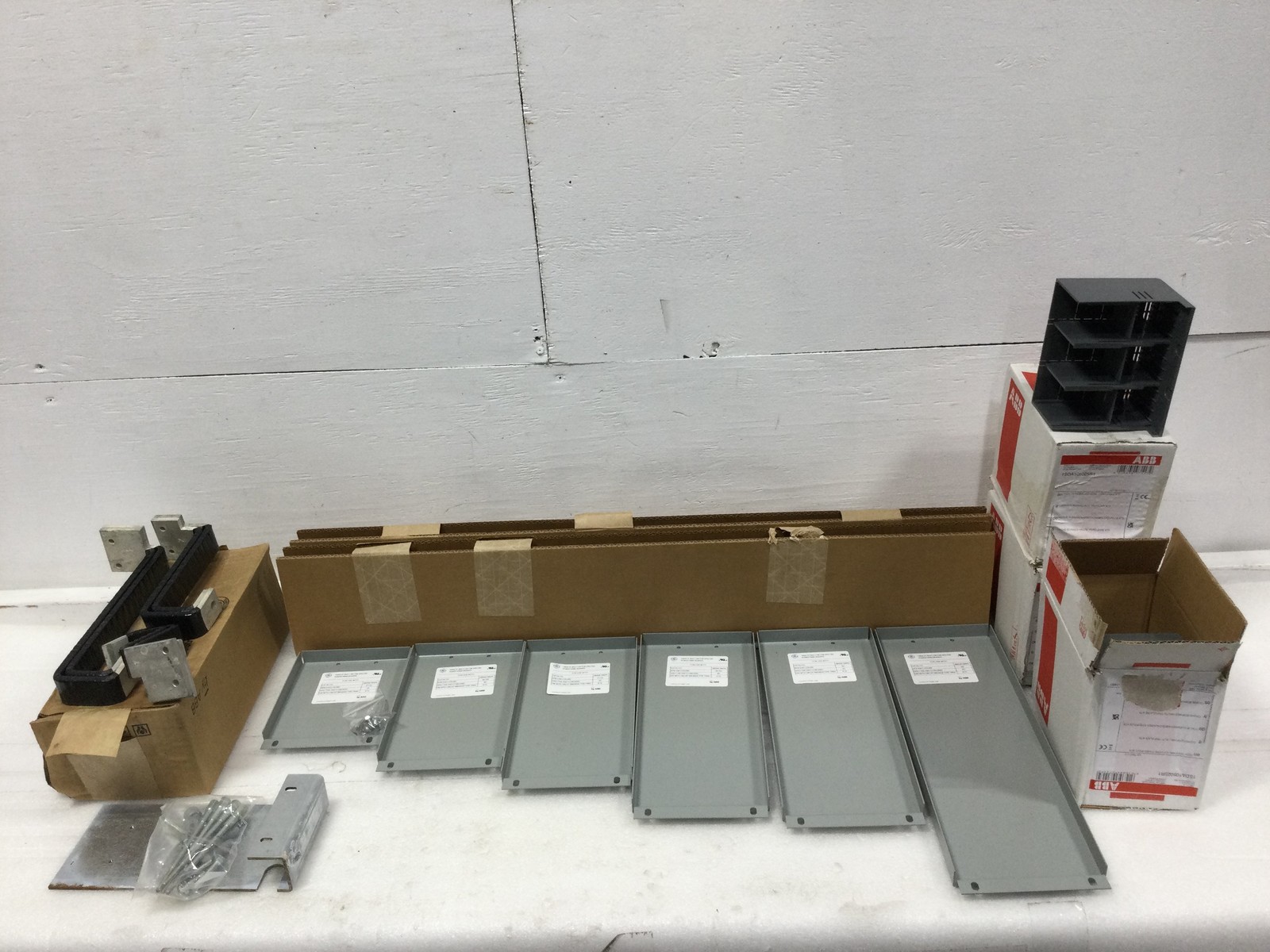 ABB SRFB3XT5MFPX Bolt on Main Strap Kit XT5 w/Filler Plates