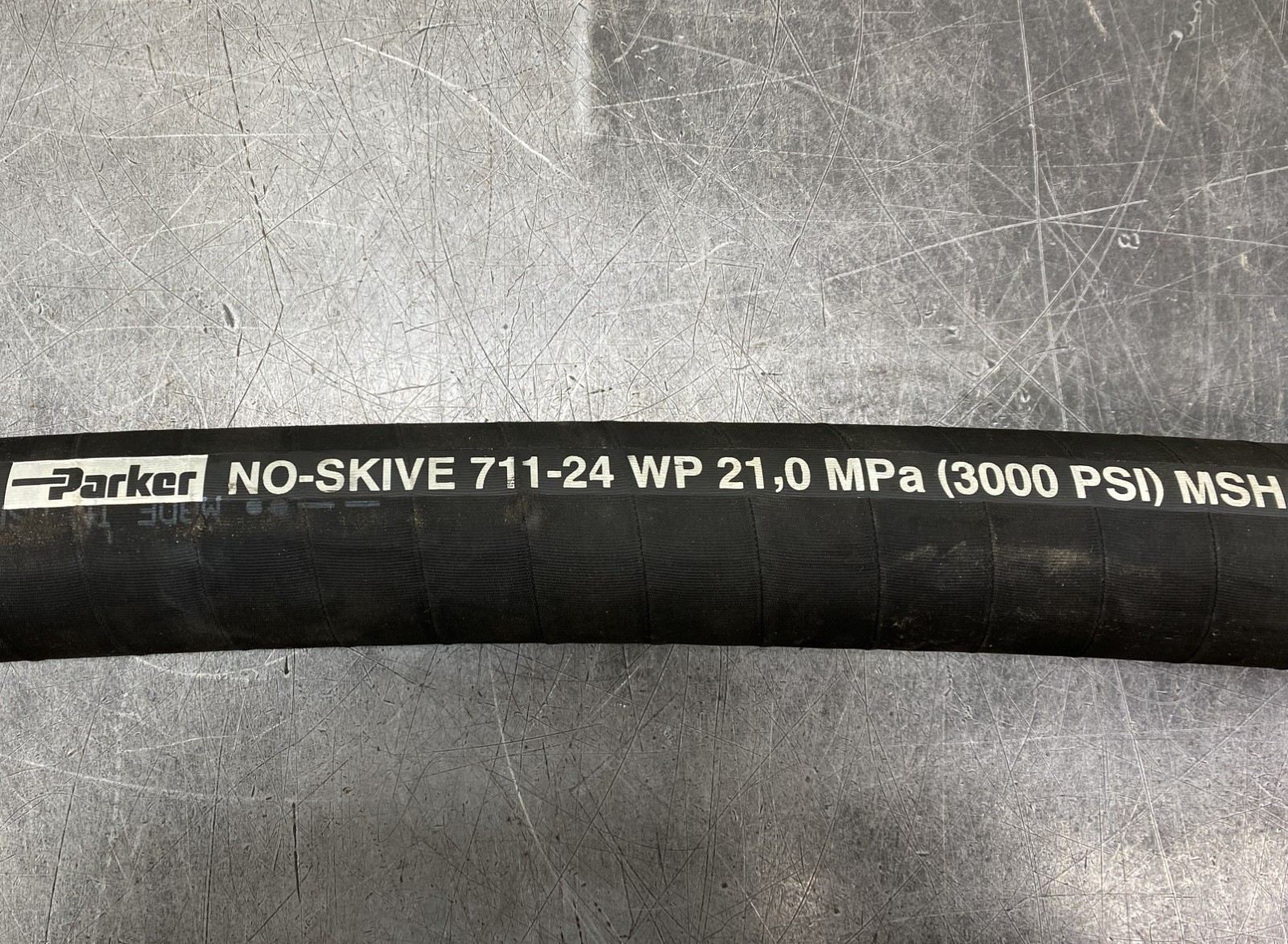 Parker No-Skive Hose 1171-24-24 WP 21,0 MPa (3000 PSI) MSHA 2G-IC-20C/1 1-1/2″