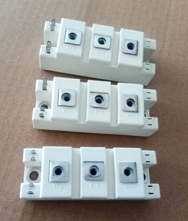 3PCS – INFINEON BSM150GB60DLC IGBT MODULE 600 Volts -NEW
